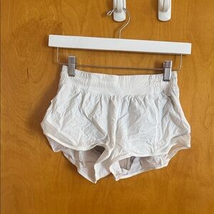 Lululemon Hotty Hot 2.5” Low Rise Lined Shorts
